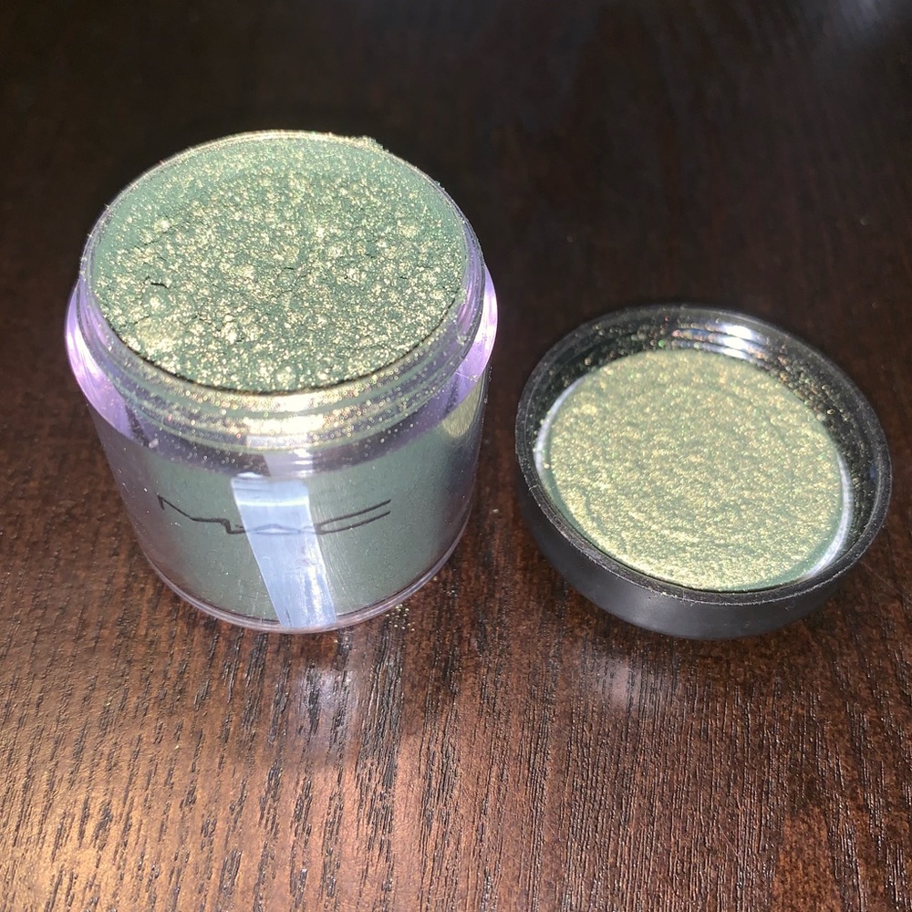 MAC Cosmetics Golden Olive Loose Pigment